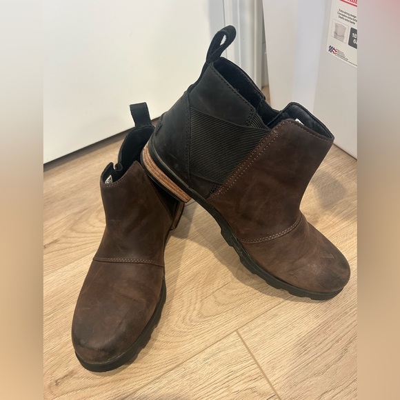 Sorel Women's Emelie Chelsea Boots Waterproof Blackened Brown Leather Size 9 - Picture 2 of 11